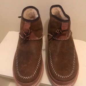 NWOT UGGs CAMPFIRE BOMBER PULL-ON BOOT  size 7.5